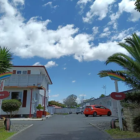 Rainbow Motel & Guest House-3