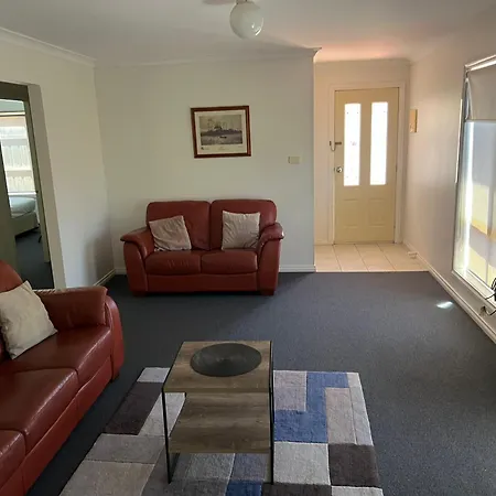Melton Motor Inn And Apartments-2