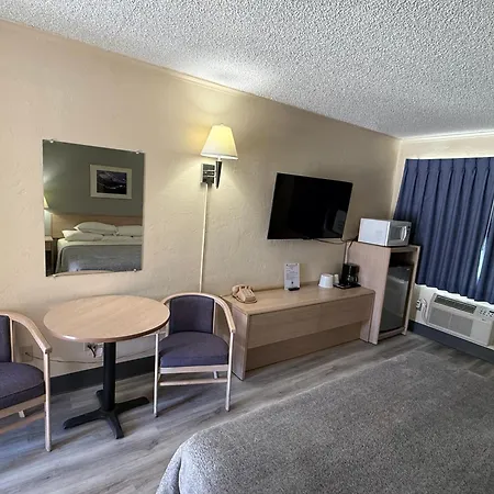 Pine Needles Inn-3