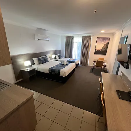 Adelong Motel-2