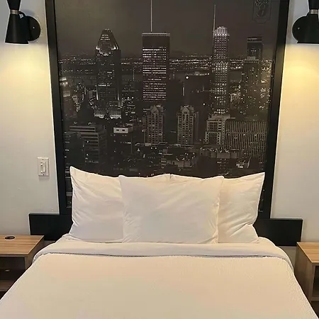 Super 8 By Wyndham Montreal-3