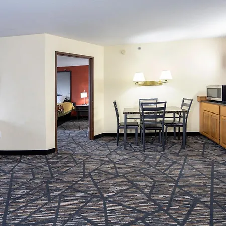 Super 8 By Wyndham Big Rapids-2