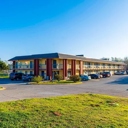 Castle Inn & Suites By Oyo Chickasha-2