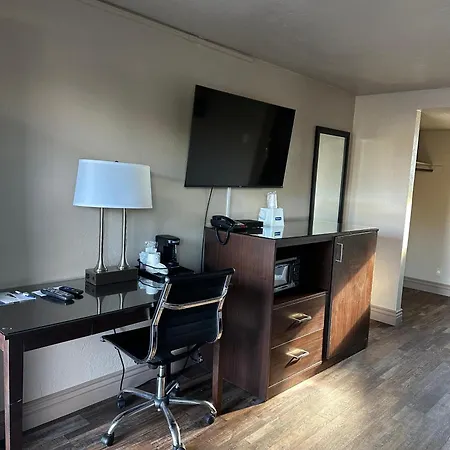 Travelodge By Wyndham Florence-3