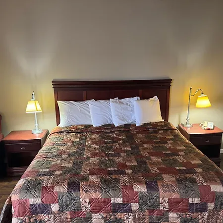 Town & Country Motel-2
