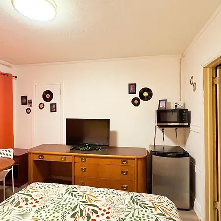 Yellow Pillow Inn-2