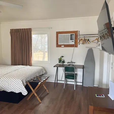 Lakeshore Lodge-2