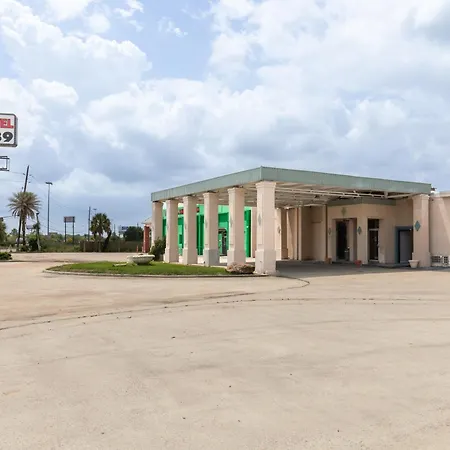 Travel Inn & Suites-2