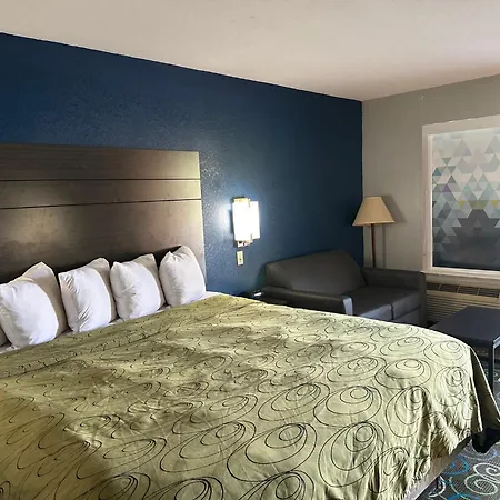 Clairmont Inn & Suites - Warren-3