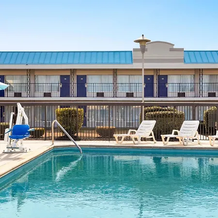 Days Inn By Wyndham Emporia-2
