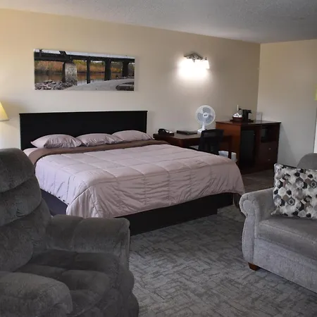 Heartland Hotel & Suites-3