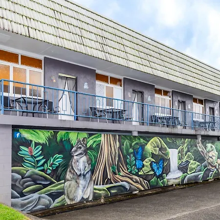 Innisfail Riverfront Motel-2