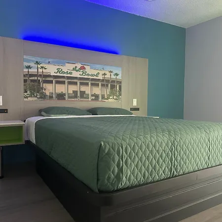 Hi-Way Host Motel-2