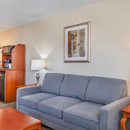 Travelodge By Wyndham Gananoque-2