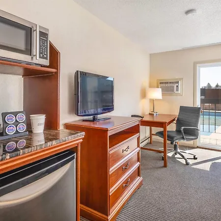 Travelodge By Wyndham Gananoque-3