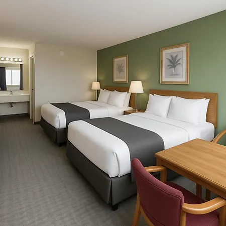 Great Lakes Inn Mackinaw City-2