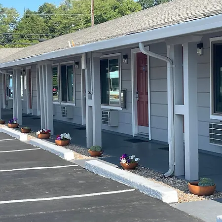 Lark Motel Willits-3