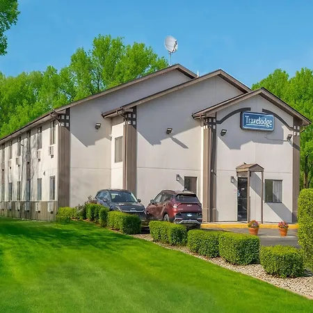 Travelodge By Wyndham Muskegon-2