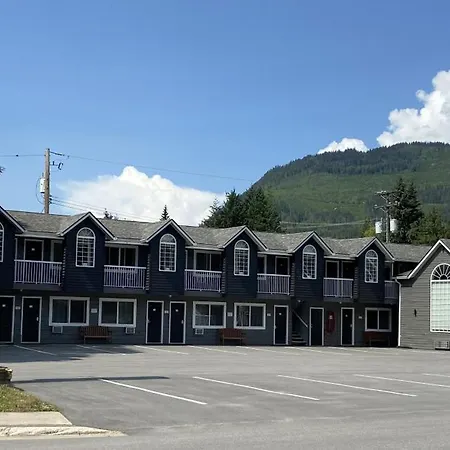 Monashee Lodge-2
