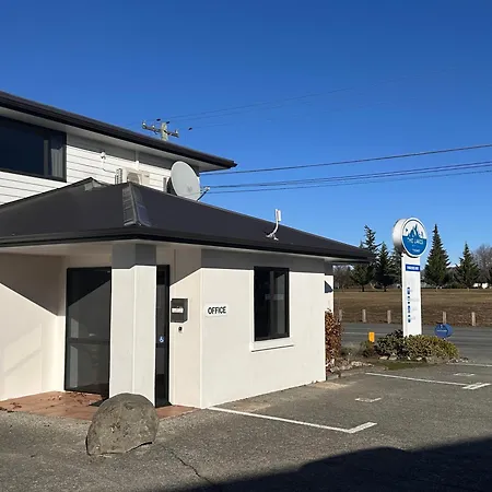 The Lakes Motel-3