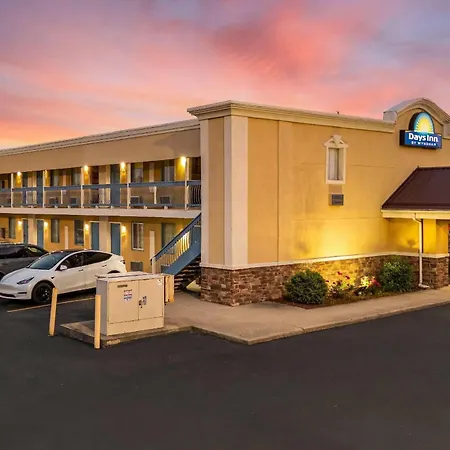 Days Inn By Wyndham Fort Wayne-3