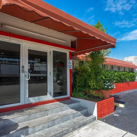 Beach And Town Motel-2