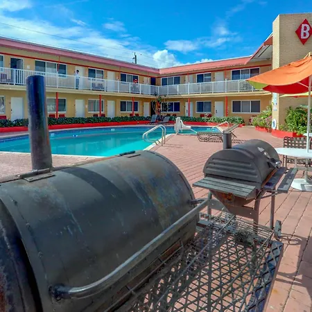 Beach And Town Motel-3