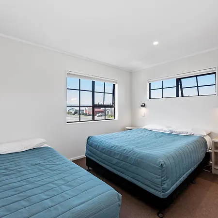 Knightsbridge Court Motor Lodge-2