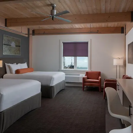 Harbor House Hotel And Marina At Pier 21-3