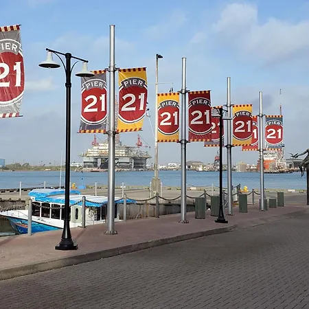 Harbor House Hotel And Marina At Pier 21-2