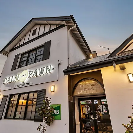Palm And Pawn Motor Inn-2