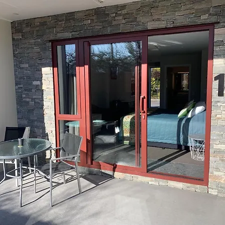 Red Tussock Motel-2