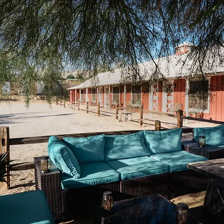 Room 5 - Downtown Joshua Tree Motel - Pet Friendly - Walk To Shops & Visitor Center, Minutes To Park Entrance-3