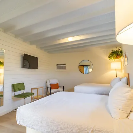 Driftwood Motel-2