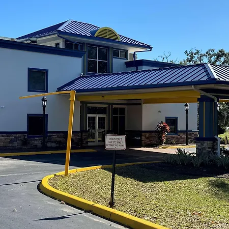 Days Inn By Wyndham Brooksville-2