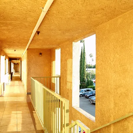 Travelodge By Wyndham Pasadena Central-3