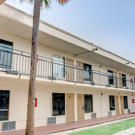 Days Inn By Wyndham St. Petersburg / Tampa Bay Area-2
