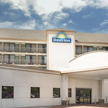 Days Inn By Wyndham Columbus-North Fort Moore-2