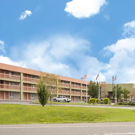 Super 8 By Wyndham Little Rock/Otter Creek-3