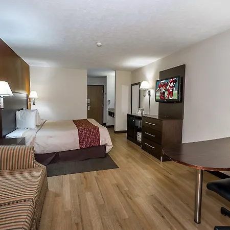 Red Roof Inn & Suites Hermitage-2