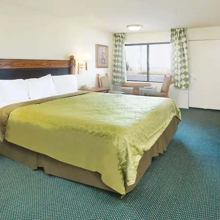 Travelodge By Wyndham Indio-3
