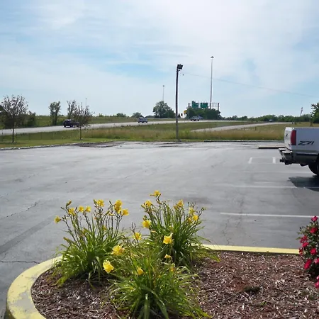 Economy Inn Wentzville-2