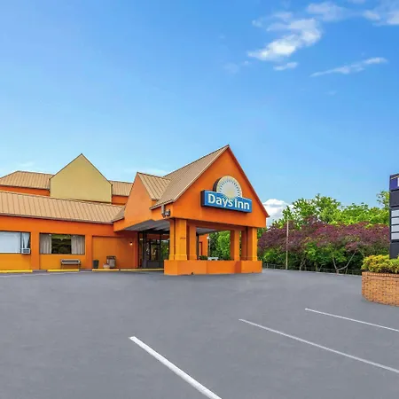 Days Inn By Wyndham Knoxville East-3