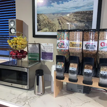 Travelodge By Wyndham Lake Havasu-2