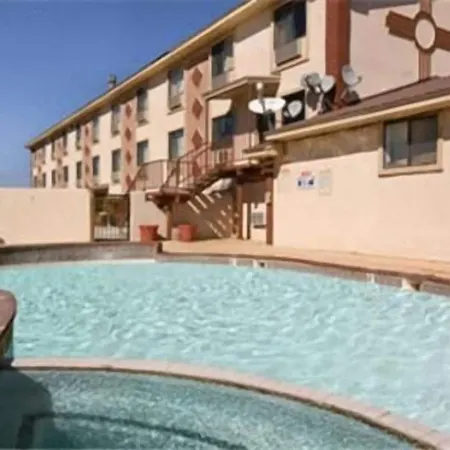 Super 8 By Wyndham Carlsbad-2