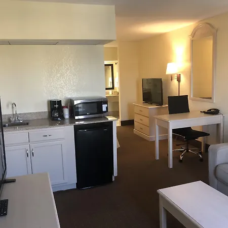 Days Inn & Suites By Wyndham Navarre - Near Beaches Hurlburt-3