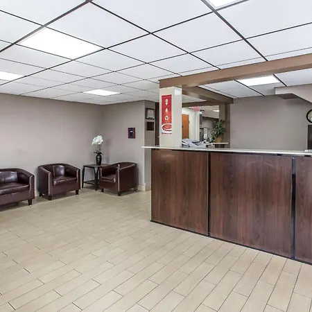Econo Lodge Savannah Midtown-2