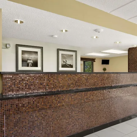 Travelodge By Wyndham College Park-2