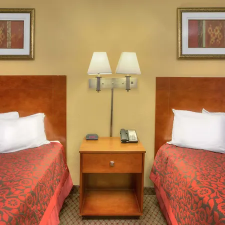 Days Inn By Wyndham Gulfport-3