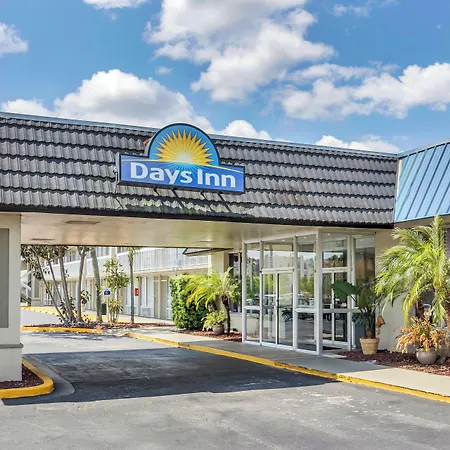 Days Inn By Wyndham Titusville Kennedy Space Center-3